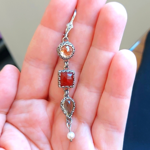 Beautiful long dangling earrings. - Picture 4 of 7